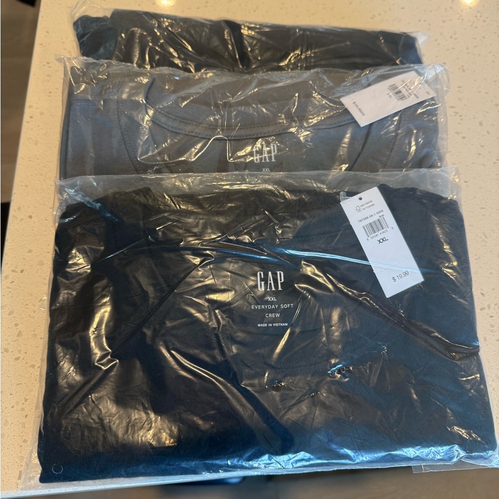 GAP   XXL (3) Soft Tees black, grey, blue